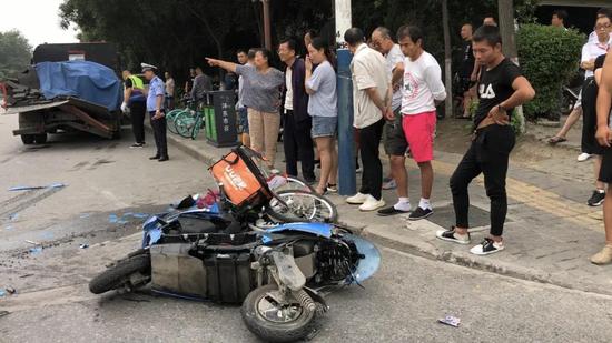 电动车头盔碰撞测试保护头部安全